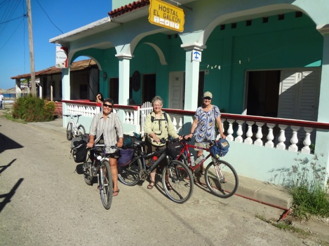 We set off again from La Boca - this time on 3 good bikes thanks to San Jose de las Biciclettas